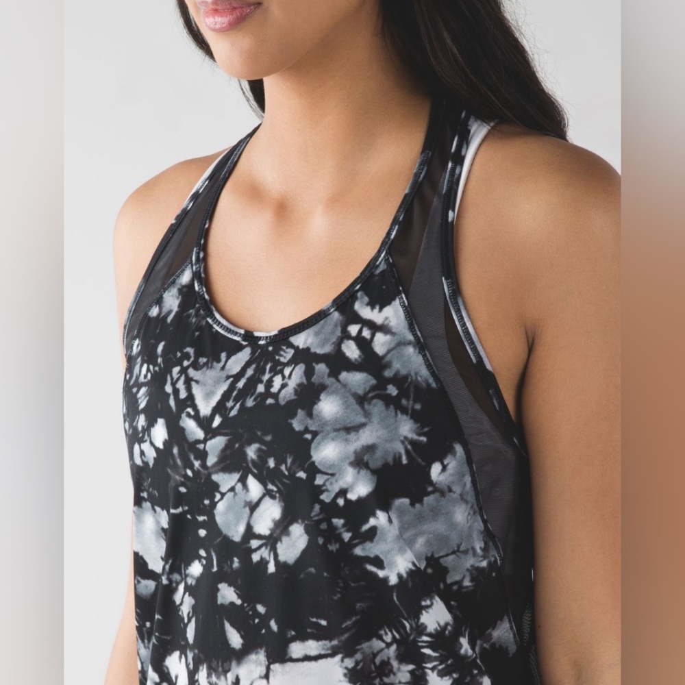 Lululemon •  Sunshine Salutation Tank • Dusk Dye White Black / Black